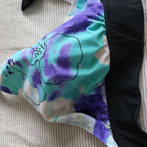 Bikini top , in excellent condition .  Watercolor floral pattern. - Picture 4 of 4